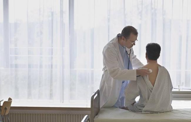 Почему может держаться температура после пневмонии?