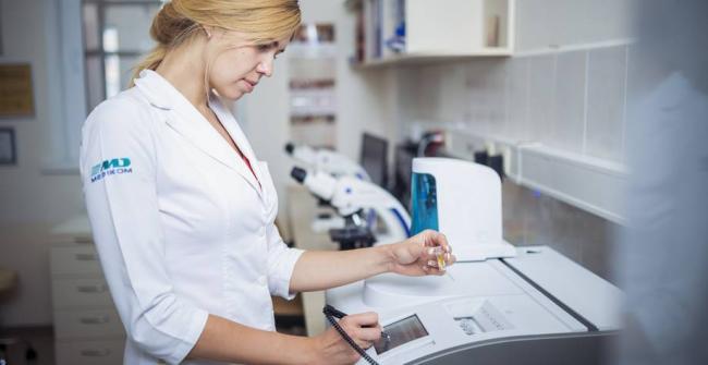 Бактерии в моче у мужчин: что это значит, причины, лечение