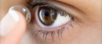 Как правильно надевать и снимать контактные линзы