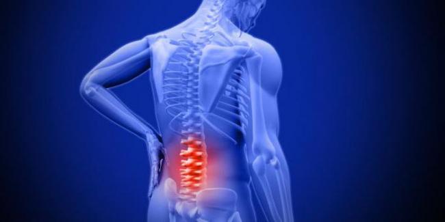 Боль в области копчика у мужчин: почему возникают и что делать