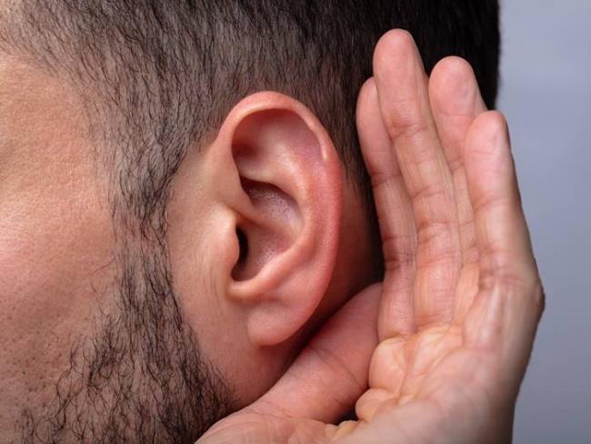 Пробка в ухе. как удалить в домашних условиях серные пробки у детей, взрослых. чем промыть, почистить уши – капли, перекись водорода, борная кислота