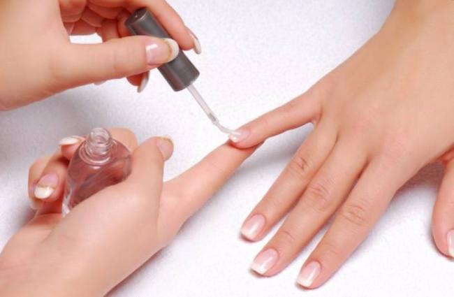 Слоятся ногти на руках – причины, что делать, когда сильно слоятся ногти на руках, лечение