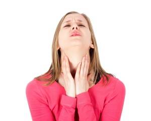 Чешется горло изнутри и появился кашель: что делать