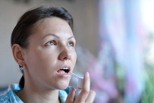 Боль в горле при глотании с одной стороны без кашля