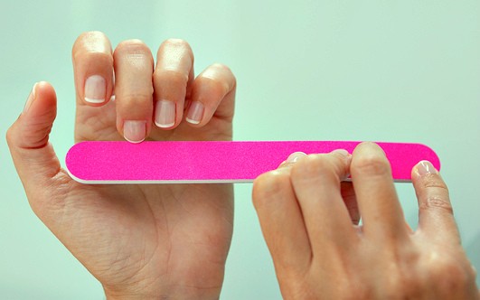 Расслаивание ногтей на руках. причины возникновения и эффективное лечение проблемы