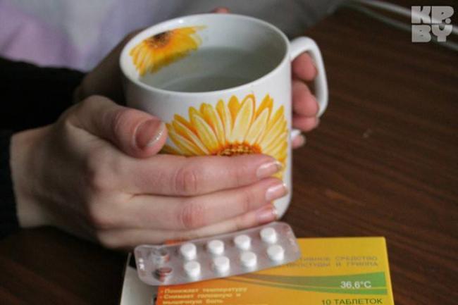 При вдохе болит грудь и горло