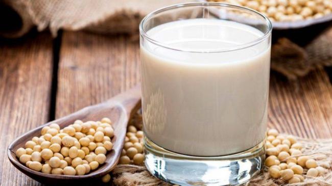 Польза и вред молока для взрослого человека