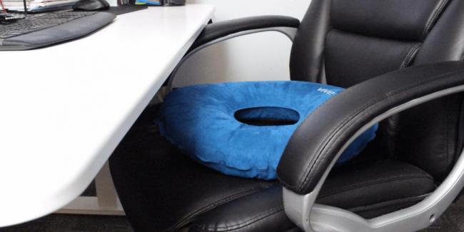 Почему болит копчик, когда сидишь и встаешь?