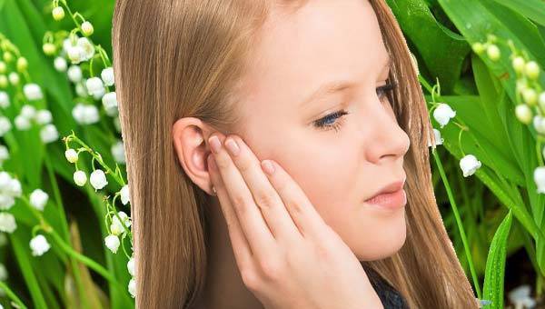 Почему очень сильно чешется ухо внутри
