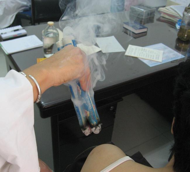 Почему болит копчик, когда сидишь и встаешь?