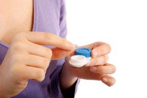 Чем мыть контейнер для линз