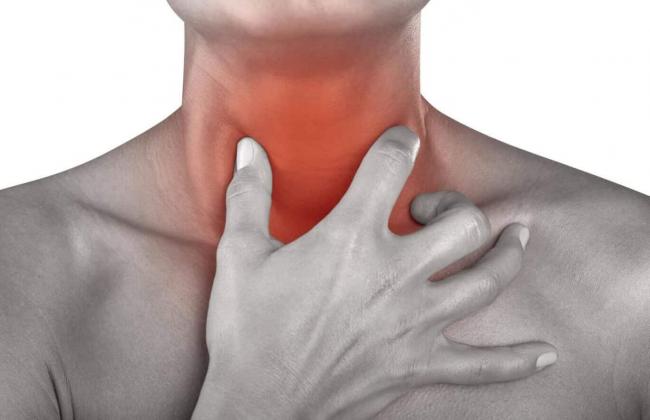 Боль в горле слева при глотании