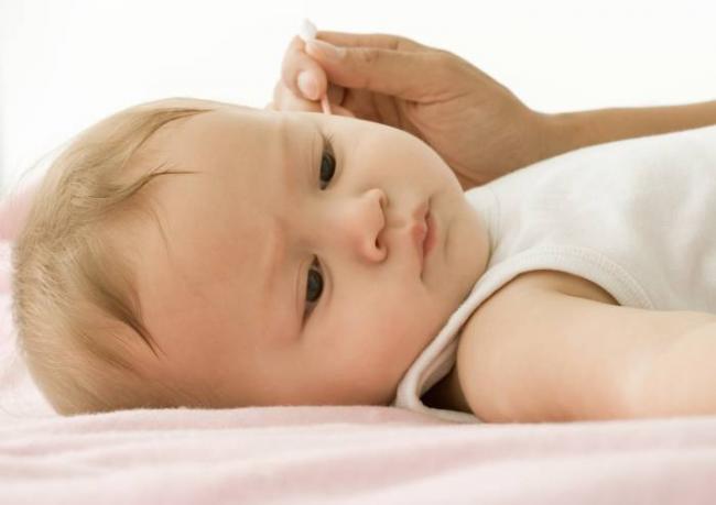 Ушная пробка у детей: особенности и удаление в домашних условиях