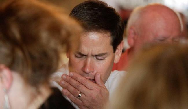 Слизь в горле не отхаркивается и не проходит — причины и лечение