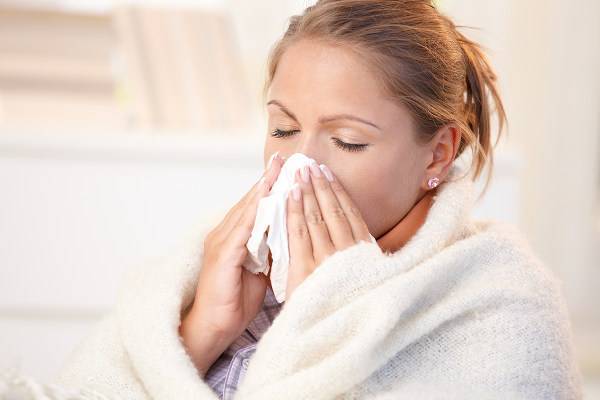 Желтые сопли, ярко-желтые густые сопли, выделения из носа желтого – чем лечить?