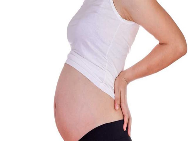 Причины боли в области копчика при сидении и вставании: симптомы патологии и разновидности болевых ощущений