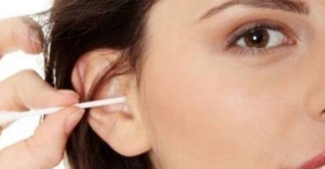 Зуд в ушах, чешутся уши внутри: причины и лечение